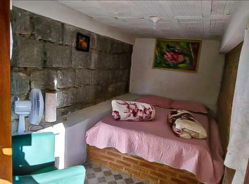 Hostel Yellow House Mg