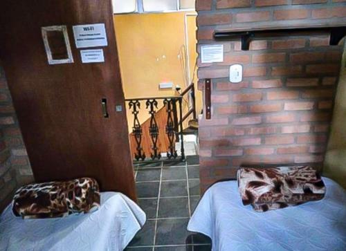 Hostel Yellow House Mg