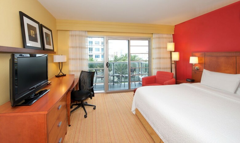Hotel Courtyard By Marriott Miami Beach Oceanfront