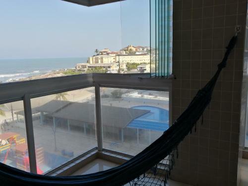 Apartamento, Ampla Sacada Com Vista Para O Mar!