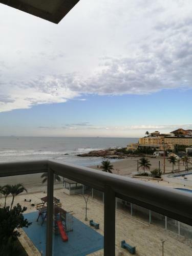 Apartamento, Ampla Sacada Com Vista Para O Mar!