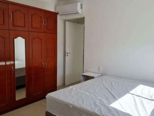 Apartamento Apto Pr�ximo A Praia de Meia Praia