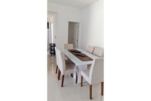 Apartamento Apto Pr�ximo A Praia de Meia Praia