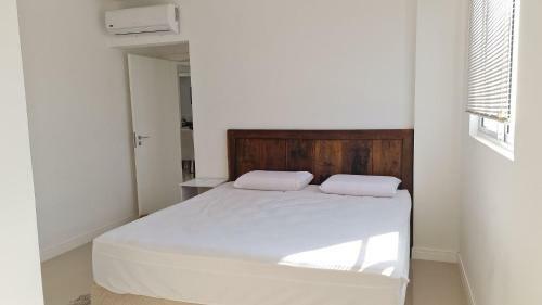 Apartamento Apto Pr�ximo A Praia de Meia Praia