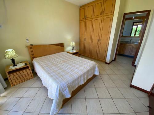 Casa 3 Dormit�rios Jurere Internacional