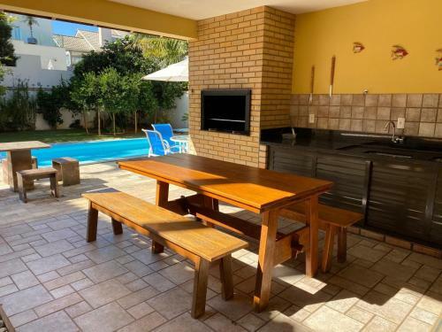 Casa 3 Dormit�rios Jurere Internacional