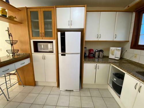 Casa 3 Dormit�rios Jurere Internacional