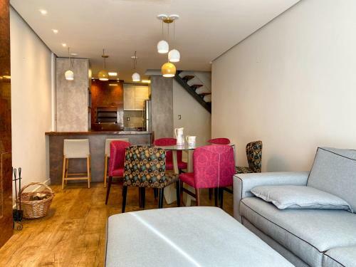 Apartamento Duplex Com 03 Suites Em Gramado