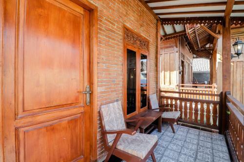 Omah Teras Bata Guesthouse
