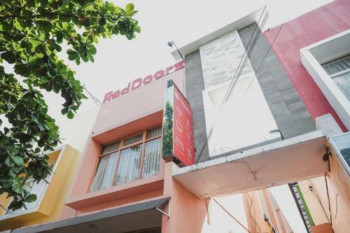 Hostal Reddoorz Near Plaza Ambarukmo