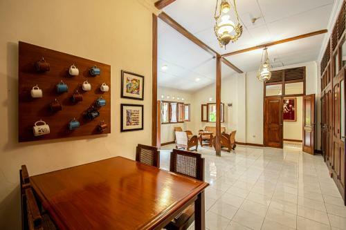 Hostal Roemah Noni Macanan