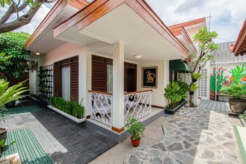 Hostal Roemah Noni Macanan