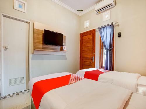 Hotel Vaccinated Staff - Oyo 90174 Ebarly Syariah