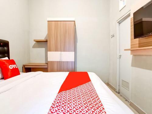 Hotel Vaccinated Staff - Oyo 90174 Ebarly Syariah