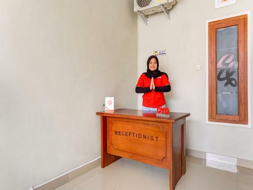 Hotel Vaccinated Staff - Oyo 90174 Ebarly Syariah
