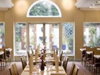Hotel The Oxford Belfry - Qhotels