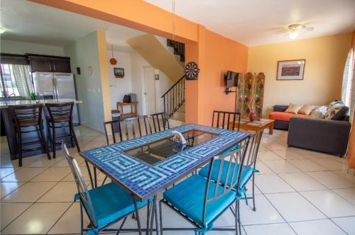 New Home W Private Pool Alberca