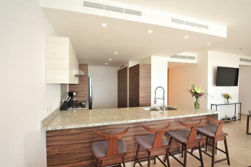 Apartamento Large Private Rooftop! Chic Ocean View Penthouse