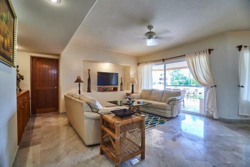 Apartamento 2-unit Deal In Beachfront Complex Charming Private Terrace Wonderful Pool View For Large Groups