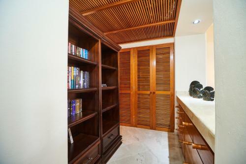 Apartamento 2-unit Deal In Beachfront Complex Charming Private Terrace Wonderful Pool View For Large Groups