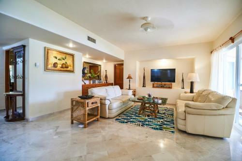 Apartamento 2-unit Deal In Beachfront Complex Charming Private Terrace Wonderful Pool View For Large Groups