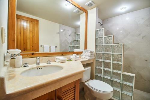 Apartamento 2-unit Deal In Beachfront Complex Charming Private Terrace Wonderful Pool View For Large Groups