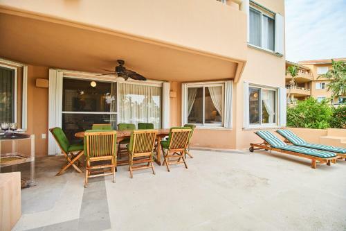 Apartamento 2-unit Deal In Beachfront Complex Charming Private Terrace Wonderful Pool View For Large Groups