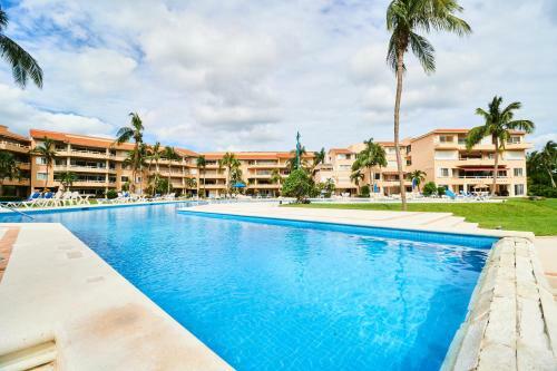 Apartamento 2-unit Deal In Beachfront Complex Charming Private Terrace Wonderful Pool View For Large Groups
