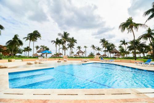 Apartamento 2-unit Deal In Beachfront Complex Charming Private Terrace Wonderful Pool View For Large Groups