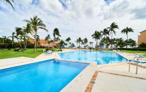 Apartamento 2-unit Deal In Beachfront Complex Charming Private Terrace Wonderful Pool View For Large Groups