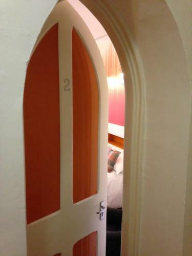 Hostal Undercliff Guest House