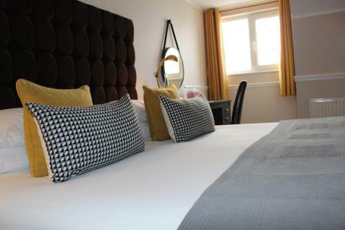Badgers Mount Hotel