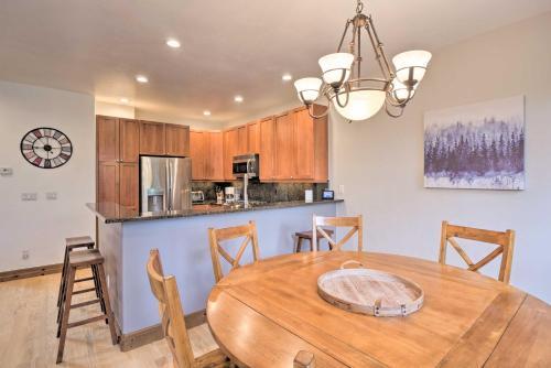 Updated Family Getaway With Hot Tub And Ski Shuttle!