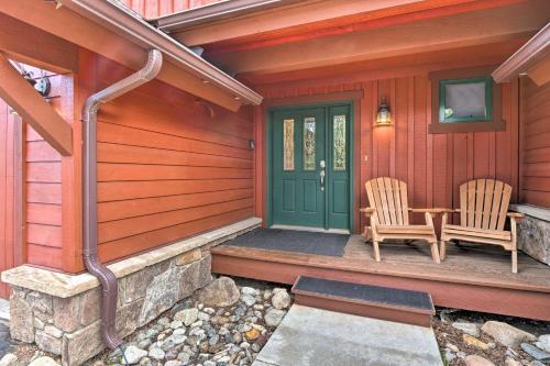 Updated Family Getaway With Hot Tub And Ski Shuttle!