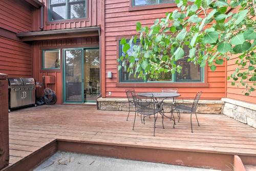 Updated Family Getaway With Hot Tub And Ski Shuttle!