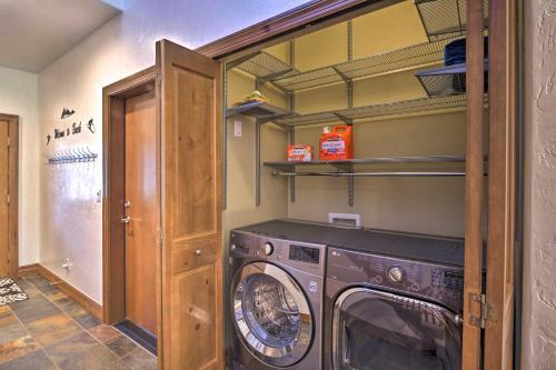Updated Family Getaway With Hot Tub And Ski Shuttle!