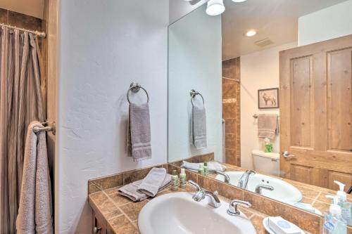 Updated Family Getaway With Hot Tub And Ski Shuttle!