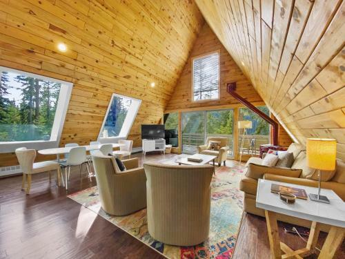 Vacay - Frame Home