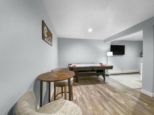Vacay - Frame Home