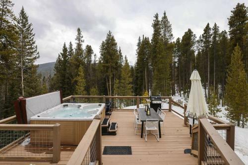 Treehouse - Secluded Mountain Cabin W Hot Tub & Treehouse