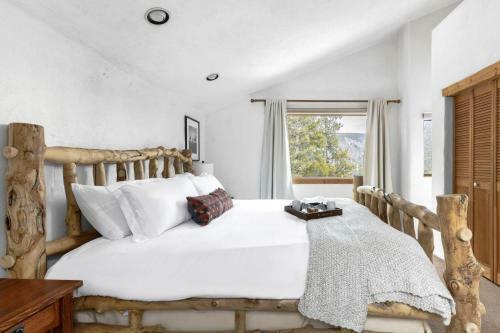 Treehouse - Secluded Mountain Cabin W Hot Tub & Treehouse