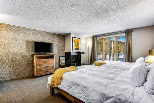 Claimjumper Condo Unit 23