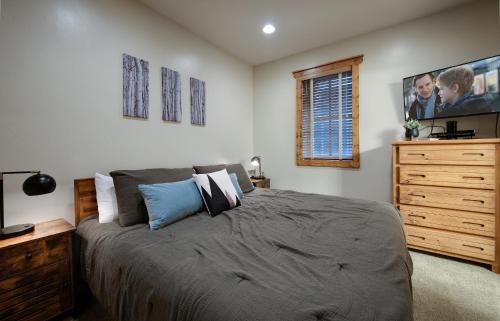 Ridge Street Chalet Home A Historic District Charm