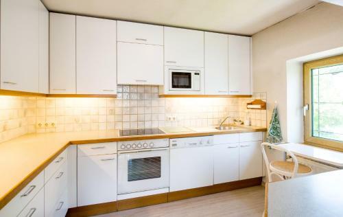 Wonderful Bright Apartment With Balcony & Garden