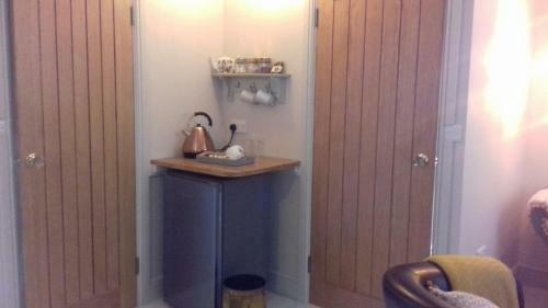 Whispering Cottages Bed And Breakfast