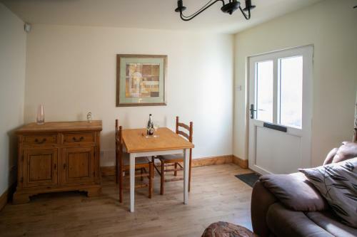 Charming Terraced Cottage Close To Alton Towers