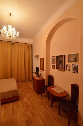 Hostal Pension Karlova