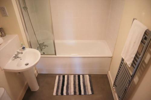 Apartamento Modern Apt In Epsom-self Check In & Free Parking