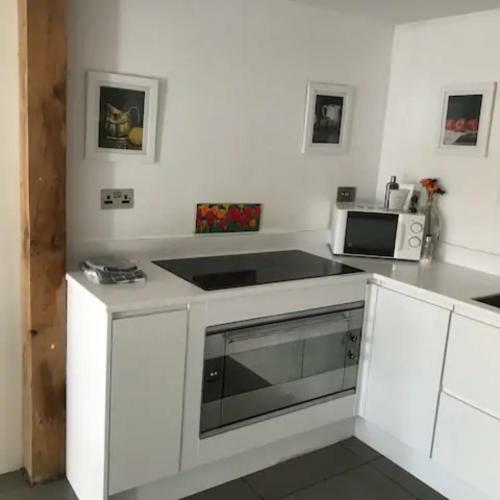 Prestwick Oak - Open Plan 2 Double Ensuite Rural Oak Framed House Sleeps 4 Plus Aonb