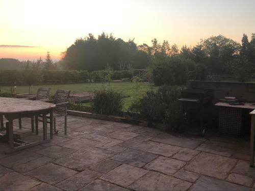 Prestwick Oak - Open Plan 2 Double Ensuite Rural Oak Framed House Sleeps 4 Plus Aonb